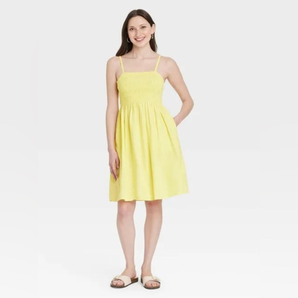 Universal Thread Dresses & Skirts - EUC Universal Thread Women's Smocked Mini Sundress